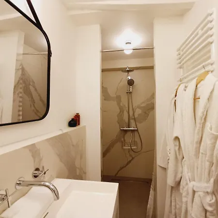 Elegant & Quiet In Le Marais Near De * Parigi