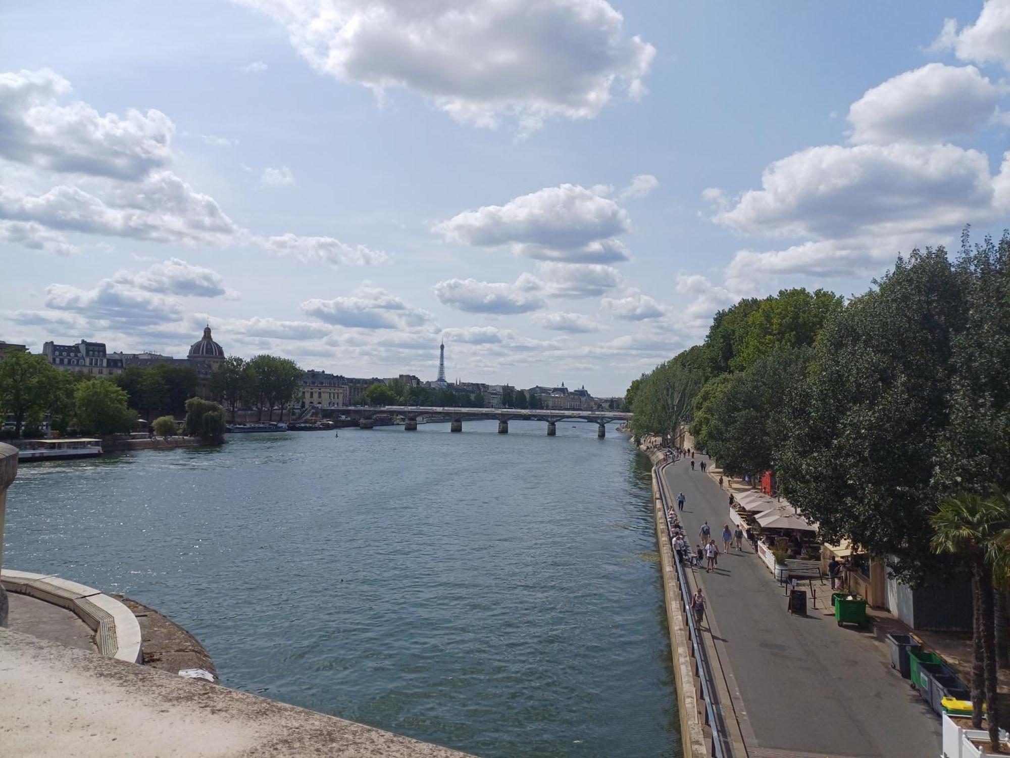 Happy - De Le Marais Apartment *